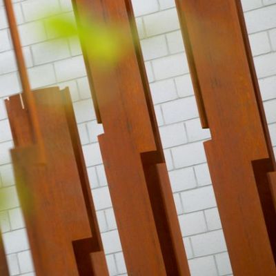 Drei Grafik-Rohrskulpturen:
<br />

<br />
Details