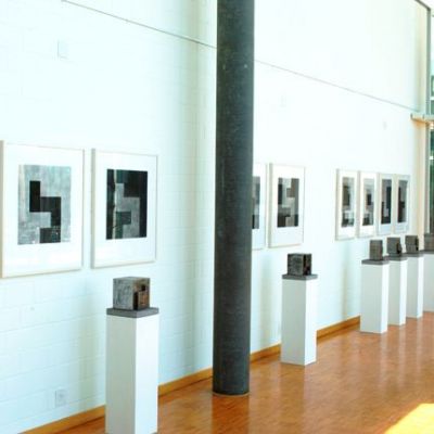 Ausstellung -
<br />
Symbiose Skulptur und Grafik