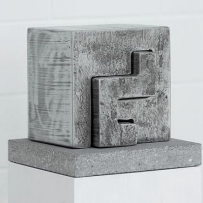Würfelskulptur K:
<br />

<br />
20 x 20 x 18 cm
<br />
Stahl massiv